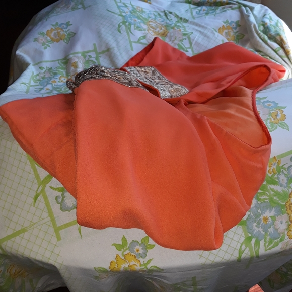 Saree,Blouse, Peticoat - Picture 5 of 8